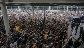 Протесты в Барселоне: в городском аэропорту пострадали почти 40 человек