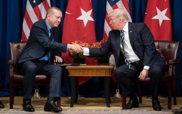 Трамп позвонил Эрдогану и призвал его прекратить огонь в Сирии