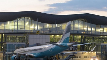 "Пропал экипаж и самолет": в "Борисполе" пассажиров не пускают на рейс более 10 часов