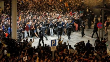 Объявление приговоров организаторам референдума за независимость Каталонии: Почему Барселона снова разразилась протестами