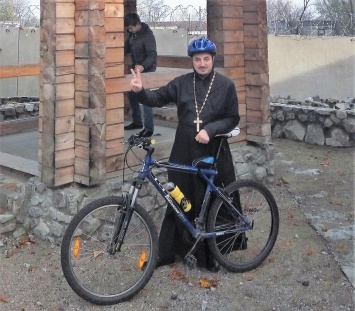В Запорожской области у священника угнали велосипед