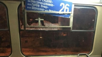 В Харькове неизвестные обстреляли трамвай, в котором находились более 30 пассажиров (ФОТО)
