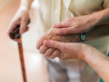 Жертвам деменции массаж полезней лекарств