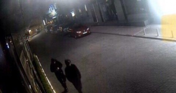 Двум парням, которые весной бросили коктейль Молотова в кафе на Крещатике, грозит 10 лет тюрьмы