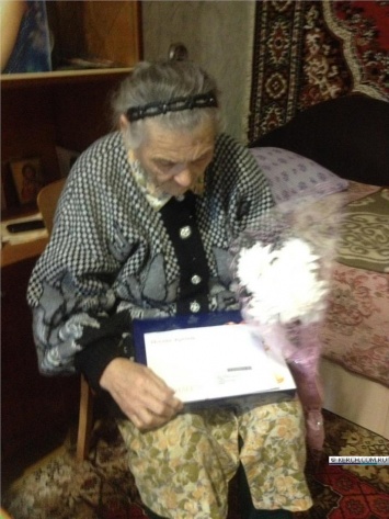 В Керчи ветеран войны отметила 90-летний юбилей
