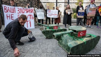 В Киеве пикетировали посольство Турции из-за агрессии в Сирии