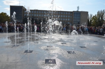 Жена губернатора Николаевщины сравнила фонтаны на Серой площади с поющими фонтанами Дубай