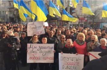 Харьковские предприниматели вышли на пикет против дороги через "Барабашово"