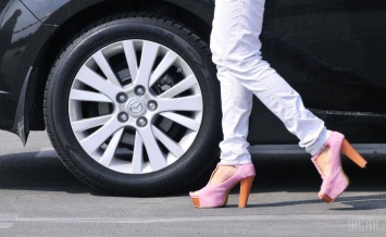Научное издание отозвало статью о повышенной привлекательности женщин на каблуках
