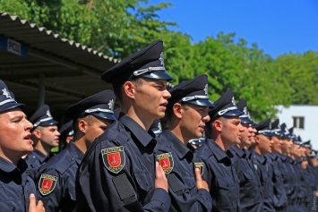 12 тысяч в месяц и помощь при аренде жилья: одесская патрульная полиция ищет людей