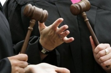 Рада согласилась сократить количество судей Верховного Суда