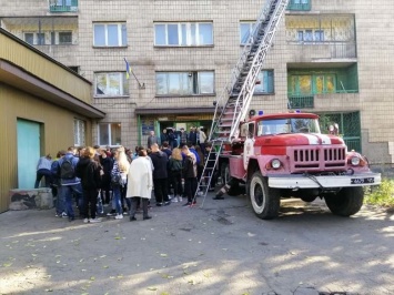 Студентов ПГТУ в Мариуполе срочно эвакуировали из общежития спасатели,- ФОТО