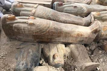 В Египте найдены 20 запечатанных деревянных саркофагов