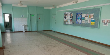 В уральской школе детей-инвалидов отправили учиться в коридор