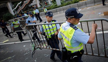 На лидера протестов в Гонконге совершили жестокое нападение