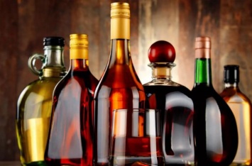 Названы два спиртных напитка, считающиеся самыми опасными для мозга