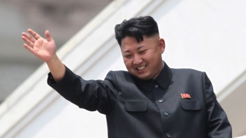 В Сети высмеяли фотосессию северокорейского диктатора в горах из-за нелепости его вида