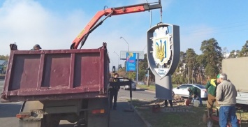 На Броварском проспекте установили знак «Днепровский район»