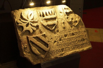 Вывезенную из Феодосии средневековую плиту презентовали в Самаре