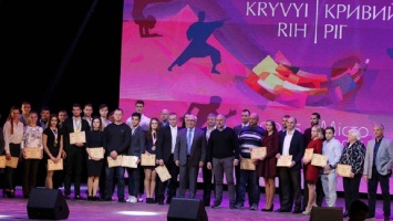 В Кривом Роге лучшим спортсменам вручили премию «Золотой боец»