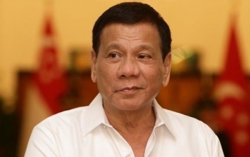 Президент Филиппин упал с мотоцикла и получил травмы