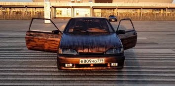 «С такой обивкой вся машина к чертям сгорит»: Блогер представил необычный ВАЗ-2113