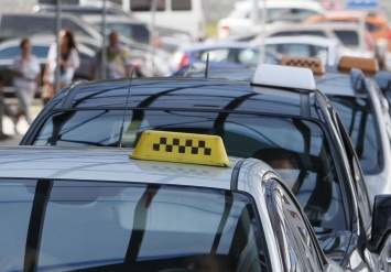 Проезд в такси подорожает: в "Слуге народа" решили обложить извозчиков налогом
