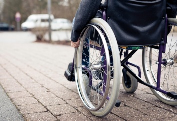 "Особые" потребности: в Запорожье инвалид шокировал прохожих (ВИДЕО)
