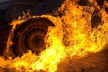 В гаражном кооперативе Мелитополя горел автомобиль