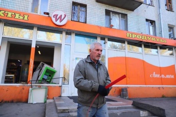 Подрывники не смогли унести все деньги: подробности взрыва банкомата в Запорожье и фоторепортаж с места происшествия