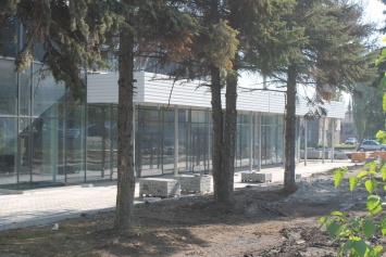 В Покровске начался демонтаж ограждения вокруг будущего ЦПАУ