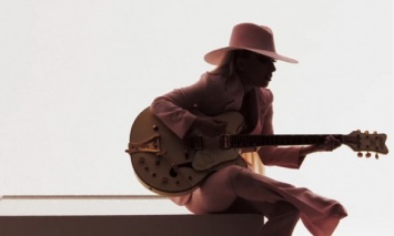 Леди Гага переиздала альбом Artpop, исключив из него совместную с рэпером R.Kelly песню