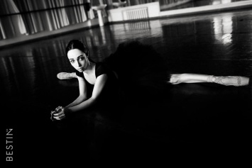 Балерина Екатерина Кухар рассказала, как ей удается оставаться стройной, несмотря на колбасу перед сном