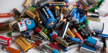 Минприроды хочет запретить выбрасывать батарейки вместе с мусором