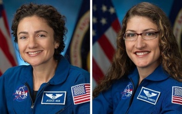 Две женщины впервые в истории вышли в открытый космос