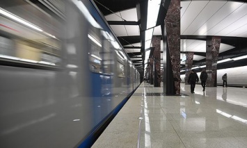 Депутаты Киевсовета предложили новые правила пользования метро: Не пускать пьяных, нищих, агитаторов и неопрятно одетых людей