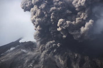 Апокалипсис в Италии: появились впечатляющие кадры извержения вулкана Этна