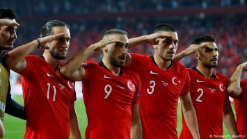 Скандал в ФРГ: футболисты приветствуют военную операцию Турции против курдов