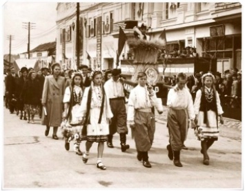 Уникальные фото, как в Мелитополе первомайская демонстрация в 50-е годы проходила