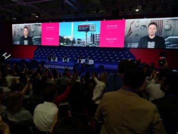 Как вам такое: Илон Маск появился на бизнес-форуме в Краснодаре