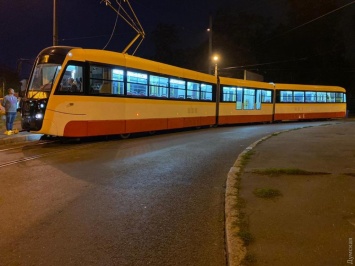 В Одессе испытывают самый длинный в Украине трамвай