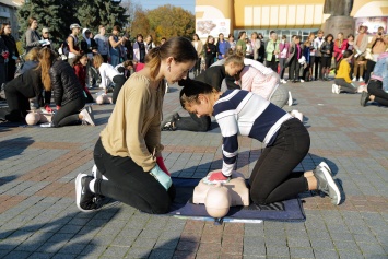 В Ровно школьников обучали тактической медицине по стандартам НАТО. Фото