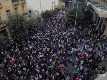В Ливане продолжаются массовые протесты, власти пообещали не вводить новые налоги