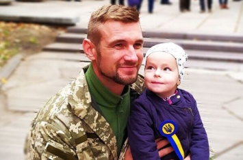 Трехлетняя дочь бойца АТО растрогала всех украинцев