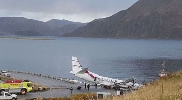 На Аляске самолет со школьниками совершил жесткую посадку (фото)