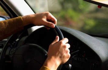 Эксперты рассказали о трех вредных привычках автолюбителей