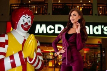 Стыдливо прячет бургер... Обедневшая сестра Бузовой вынуждена питаться в McDonald's