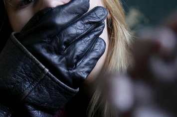 Пугающий случай в Харькове: девушку затащили в машину и увезли в неизвестном направлении