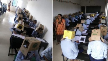 В Индии надели коробки на головы студентов, чтобы они не списывали на экзаменах. Фото