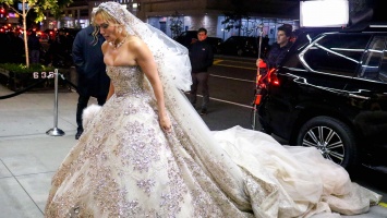 Дженнифер Лопес в свадебном платье на съемках фильма "Женись на мне"